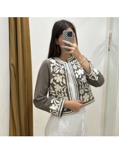 CHAQUETA BORDADA 2