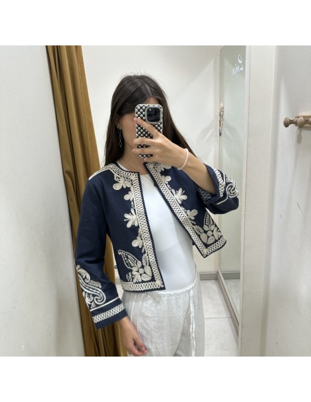 CHAQUETA BORDADA