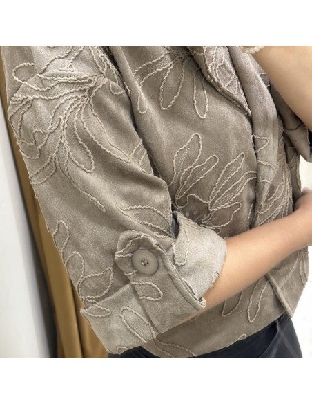 CHAQUETA BORDADA