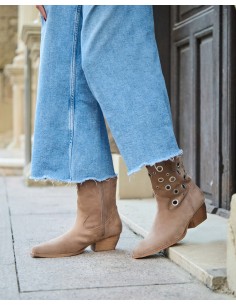 BOTAS TACHUELAS