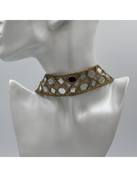 CHOKER