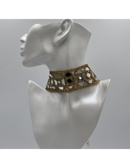 CHOKER